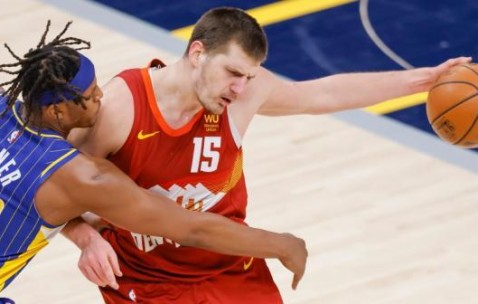 开云官方app下载-揭秘约基奇再进化！总在赛后加练 领袖气质更强了