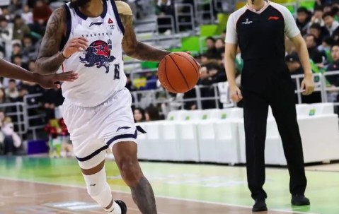 开云体育app下载-山东胜江苏2喜2忧！陈林坚地位提升，邱彪险引崩盘，谢智杰迷失！|山东队|乔-约翰逊|篮板|比赛|约翰逊_新浪体育_新浪新闻